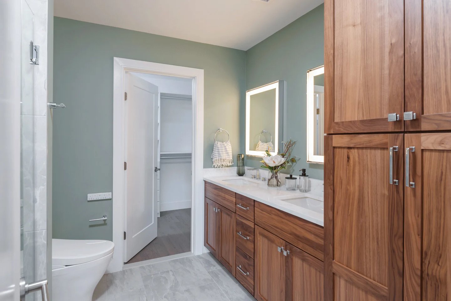 Primary Bath in the Wind at Featherwinds in Halifax MA